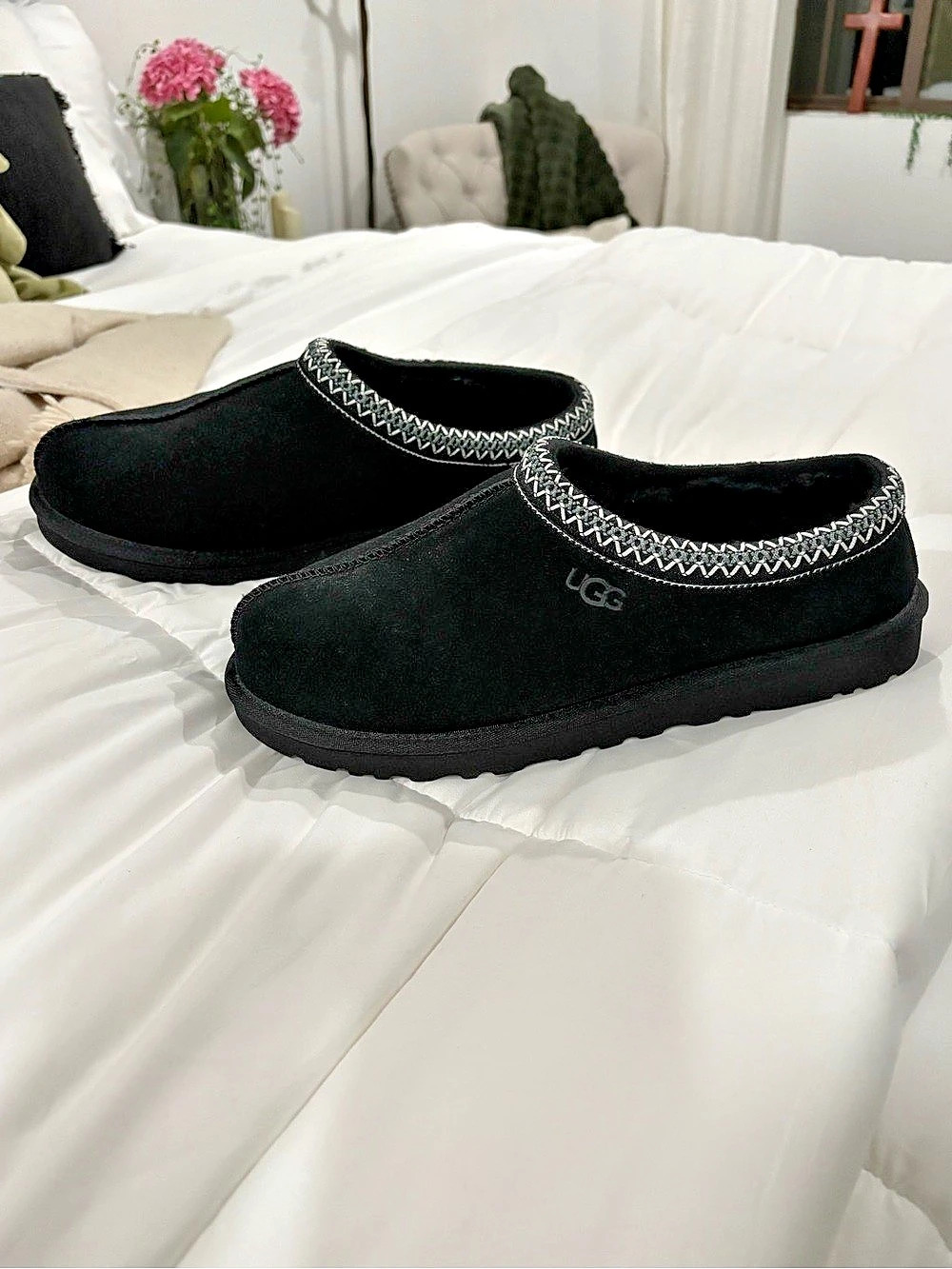 UGG Tasman Black Slippers US 8 Like New